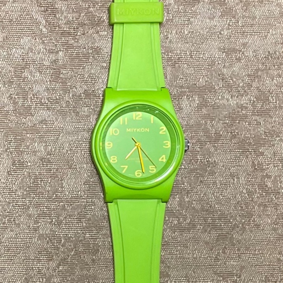 Bright Green Silicone Watch - Picture 1 of 3